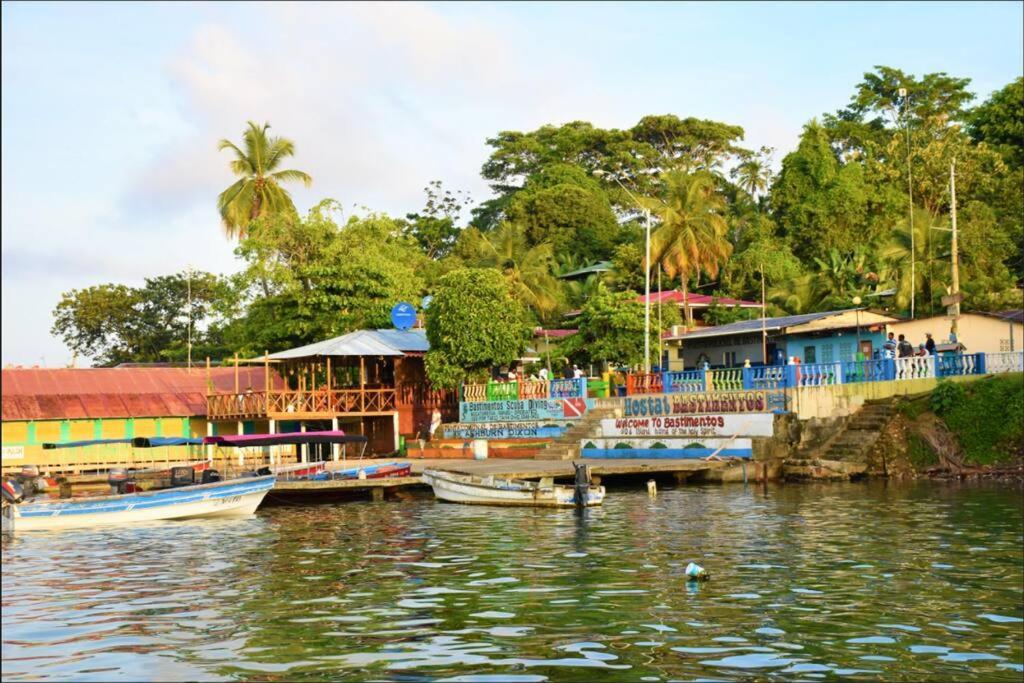 El Jaguar Bocas del Toro Exterior foto