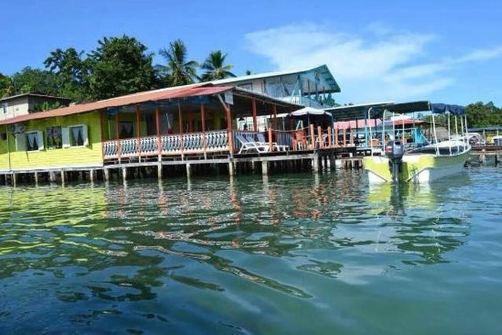 El Jaguar Bocas del Toro Exterior foto